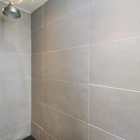 2 Bed In Sz095 *
