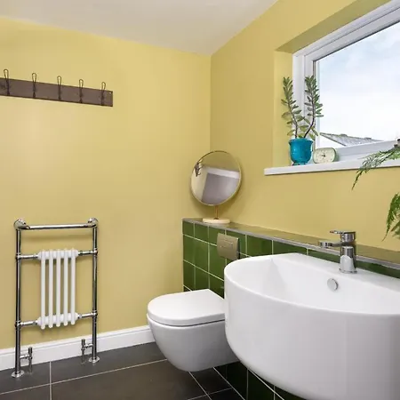 2 Bed In Sz095 *
