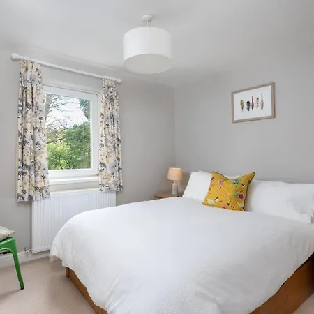 2 Bed In Sz095